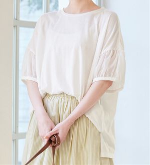 Viola e Viola（ヴィオラ エ ヴィオラ）の「【５つの機能付】ボリューム袖シフォン切替Ｔシャツ（Tシャツ）」｜オフホワイト