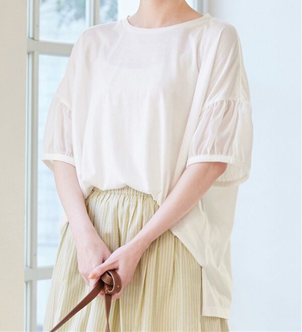 Viola e Viola（ヴィオラ エ ヴィオラ）の「【５つの機能付】ボリューム袖シフォン切替Ｔシャツ（Tシャツ）」｜オフホワイト