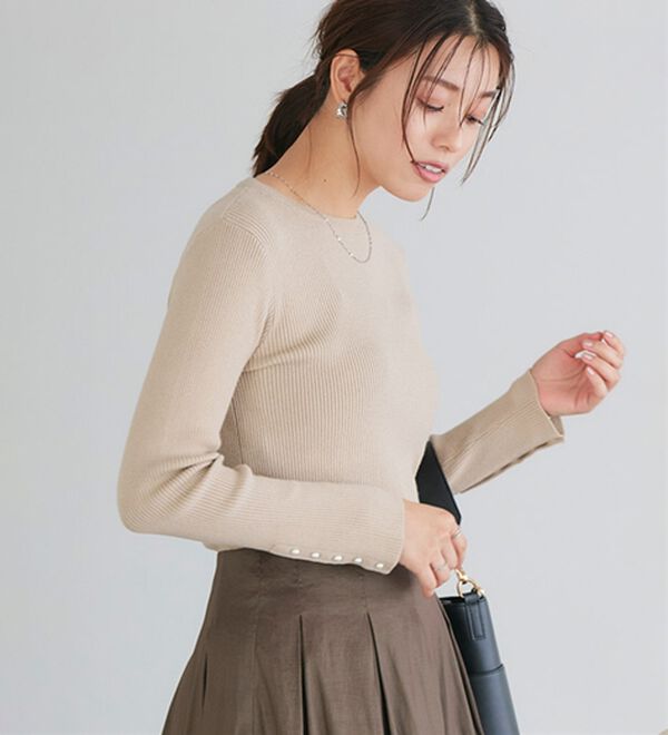 Pierrot（ピエロ）の「【選べるネック】袖ボタンリブニット（ニット・セーター）」｜詳細画像