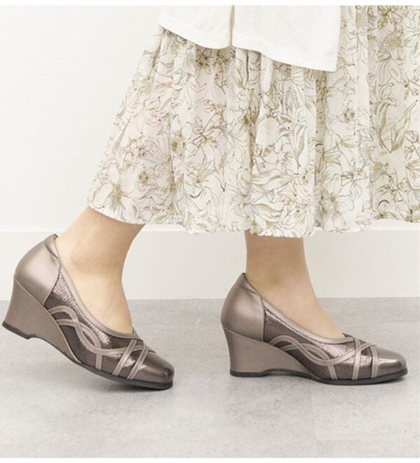 BELLUNA（ベルーナ）の「４Ｅエレガンス切替パンプス（パンプス）」｜詳細画像