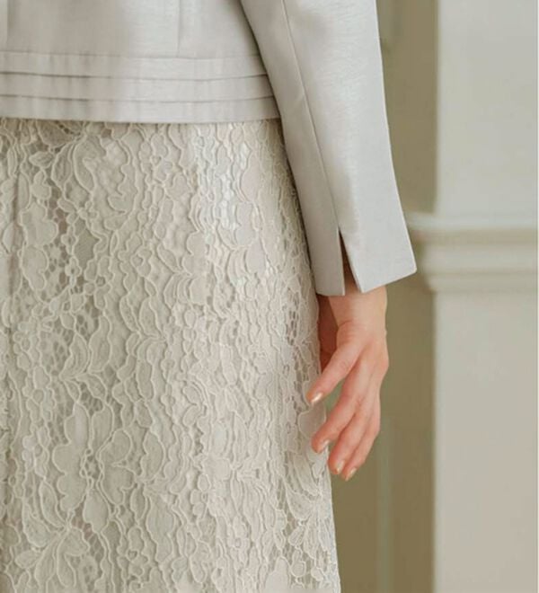 BELLUNA（ベルーナ）の「シャンタン素材ノーカラージャケットレースワンピースアンサンブル（ワンピースセットスーツ）」｜詳細画像