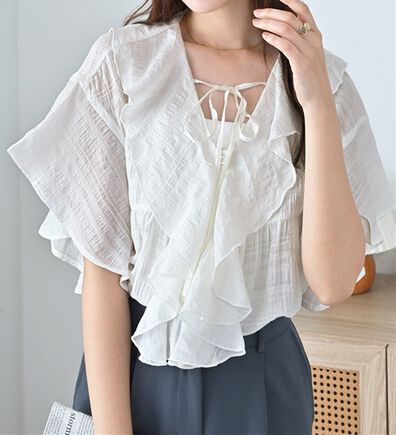 alotta（アロッタ）の「フリル衿フレアスリーブチュニックブラウス（ブラウス）」