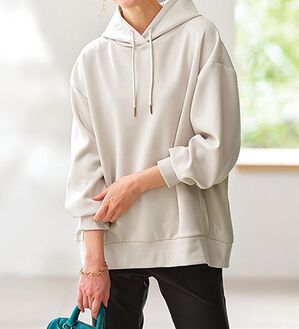 BELLUNA（ベルーナ）の「フード付き異素材切替細見えプルオーバー（カットソー）」｜トープ