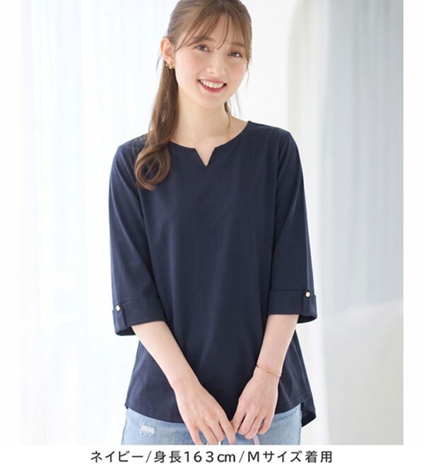 alotta（アロッタ）の「さらっと綿混素材 金ボタンデザインTシャツ（カットソー）」｜詳細画像