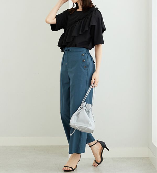 BELLUNA（ベルーナ）の「サラリ綿混ボタン使いワイドパンツ（ワイドパンツ・ガウチョ）」｜詳細画像