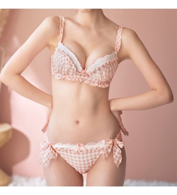 YU'NOW（ユナウ）の「ぷるるん谷間のノンワイヤーブラ＆ショーツ（ブラジャー＆ショーツセット）」｜詳細画像