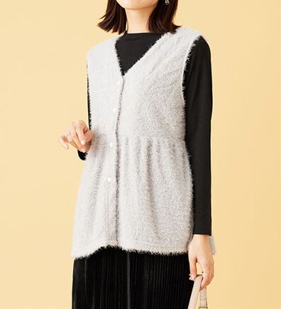 BELLUNA（ベルーナ）の「【2点セット】ラメシャギー素材ベストアンサンブル（アンサンブル）」