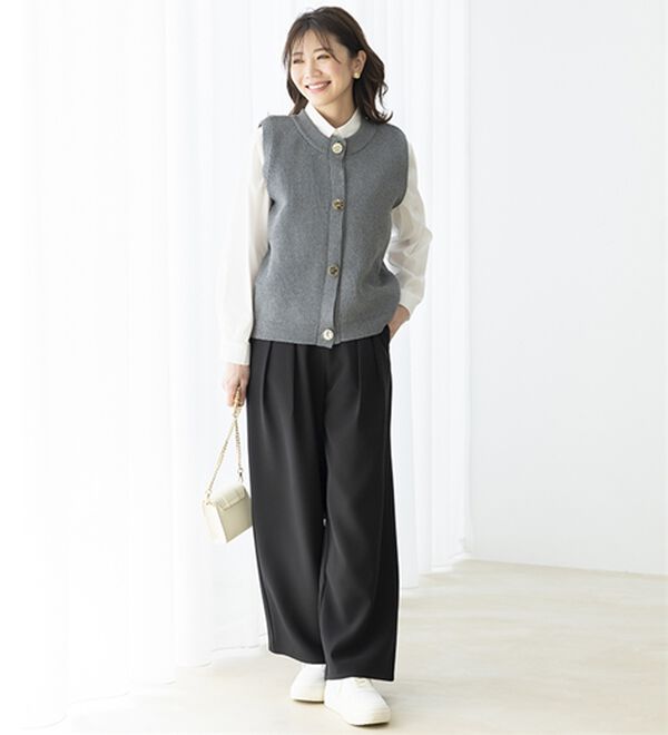 BELLUNA（ベルーナ）の「金ボタン使いニットベスト（ベスト）」｜詳細画像