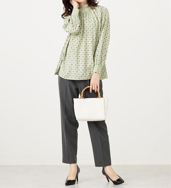 BELLUNA（ベルーナ）の「こっそりおなかがラクラク！ボタン使いウエスト調整テーパードパンツ（テーパードパンツ）」｜詳細画像