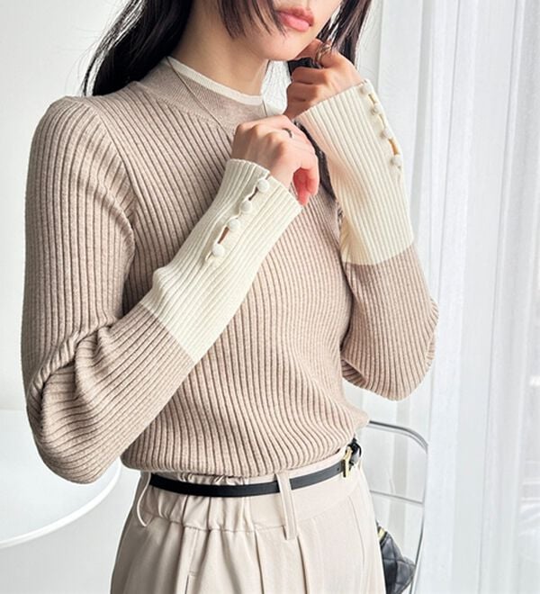 GeeRA（ジーラ）の「配色デザインくるみボタン付リブニット（ニット・セーター）」｜詳細画像