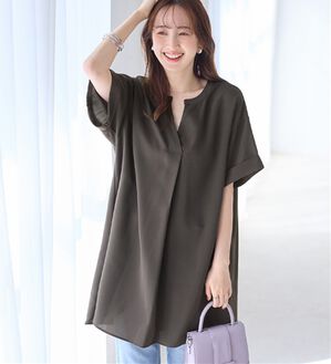 alotta（アロッタ）の「スキッパーとろみブラウスチュニック（ブラウス）」｜チャコール