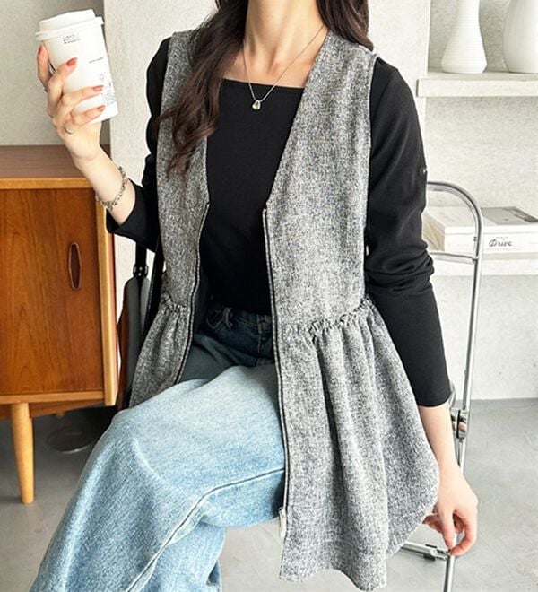 GeeRA（ジーラ）の「ダブルジップティアードベスト（ベスト）」｜黒系ツイード