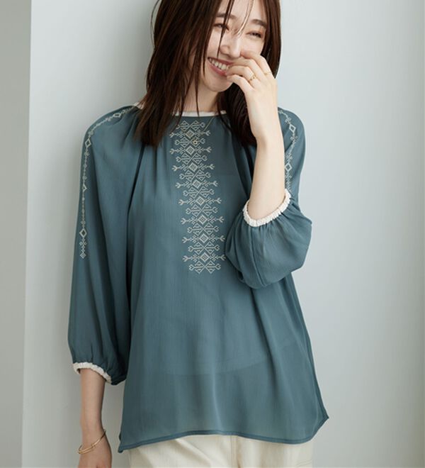 BELLUNA（ベルーナ）の「シフォン素材刺しゅうデザインブラウス（ブラウス）」｜詳細画像