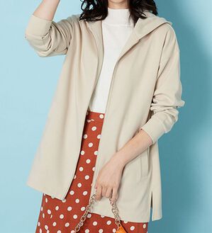 BELLUNA（ベルーナ）の「フードデザインとろみ素材ジップアップパーカー（パーカー）」｜エクリュ