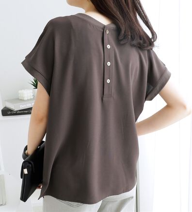 Viola e Viola（ヴィオラ エ ヴィオラ）の「さらさらＥＡＳＹ　前後２ＷＡＹヘンリーネックＴブラウス（ブラウス）」