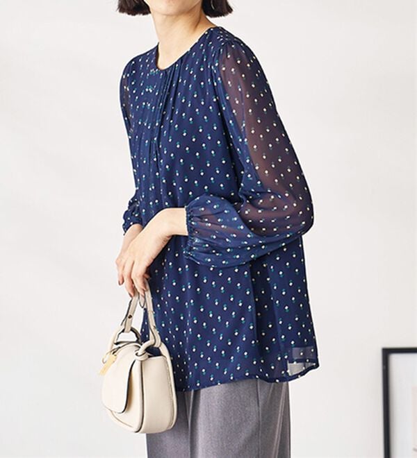 BELLUNA（ベルーナ）の「シフォン重ねタック使い小紋柄ブラウス（ブラウス）」｜詳細画像