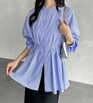 GeeRA（ジーラ）の「ウエストタックリボンシャツチュニック（チュニック）」｜ブルー系ストライプ