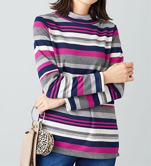 BELLUNA（ベルーナ）の「ふわふわ裏ファーハイネックプルオーバー（カットソー）」｜ネイビー&times;ピンク系