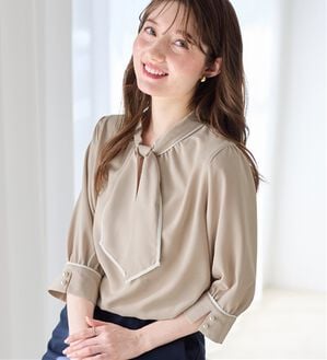 alotta（アロッタ）の「袖口パール6分袖ブラウス（ブラウス）」｜グレージュ