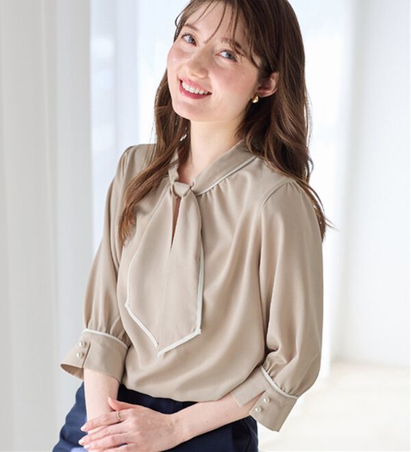 alotta（アロッタ）の「袖口パール6分袖ブラウス（ブラウス）」｜グレージュ