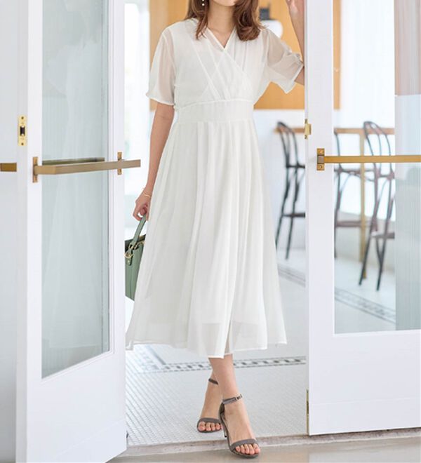 alotta（アロッタ）の「【接触冷感】インナー付カシュクールワンピース（その他ワンピース）」｜オフホワイト