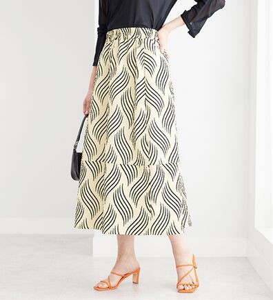 BELLUNA（ベルーナ）の「【Ｌａｇｒｉｌｕａ】フロッキープリント使いフレアースカート（ロングスカート）」