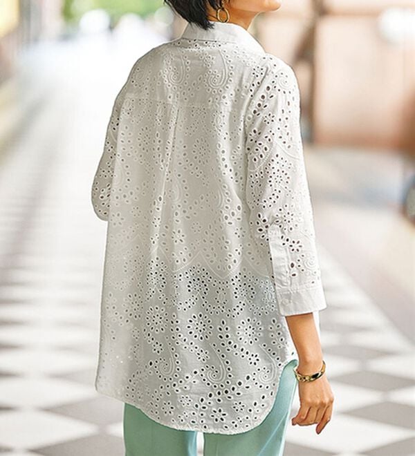 BELLUNA（ベルーナ）の「花柄レース刺しゅうシャツチュニック（チュニック）」｜詳細画像