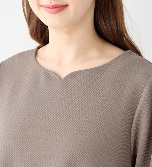 alotta（アロッタ）の「シワになりにくい！柔らかエンボス素材フレアーロングチュニックＴシャツ（チュニック）」｜詳細画像