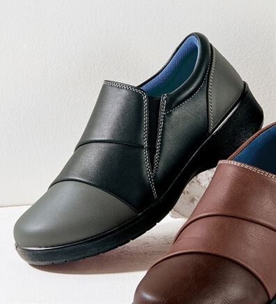 BELLUNA（ベルーナ）の「ゆったり５Ｅ配色美的ラインシューズ（スリッポン）」