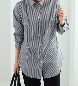 BELLUNA（ベルーナ）の「着心地らくらく！細見えシャツチュニック（シャツ）」｜チャコールストライプ