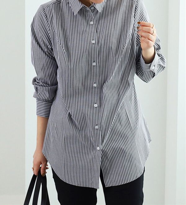 BELLUNA（ベルーナ）の「着心地らくらく！細見えシャツチュニック（シャツ）」｜チャコールストライプ