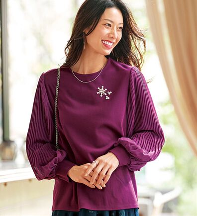 BELLUNA（ベルーナ）の「ビジュー使い袖プリーツプルオーバー（ブラウス）」