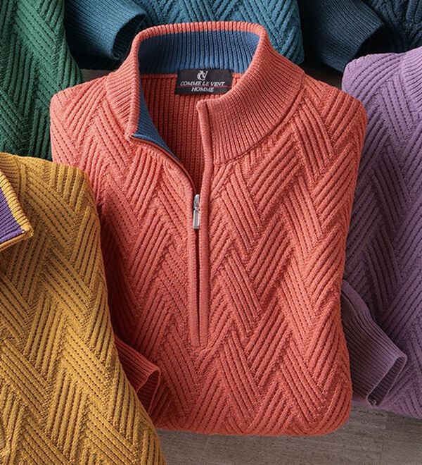 「＜コムルヴァン・オム＞トレーナー感覚で着られるハーフジップセーター（メンズニット・セーター）」｜サーモン