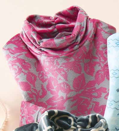 LAVIENNE（ラヴィエンヌ）の「ストレッチ素材のゆるっとハイネックプルオーバー（パジャマ・ルームウェア）」