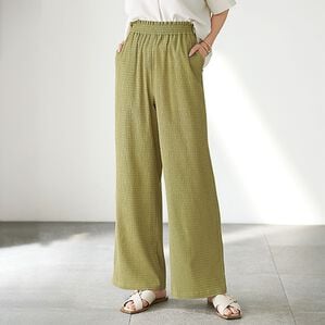 BELLUNA（ベルーナ）の「サラっと素材イージーパンツ（ワイドパンツ・ガウチョ）」｜ライム