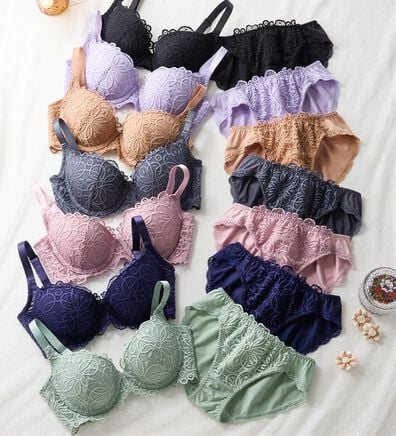 LAVIENNE（ラヴィエンヌ）の「レーシー脇高スッキリブラ＆ショーツ（ブラジャー＆ショーツセット）」