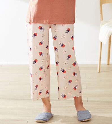 LAVIENNE（ラヴィエンヌ）の「＜ムーミン＞総柄プリントパンツ（その他パンツ）」