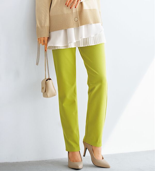 BELLUNA（ベルーナ）の「新触感！マシュマロみたいななめらかストレッチパンツ（フルレングスパンツ）」｜ライムグリーン