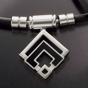 「＜コラントッテ＞ＴＡＯ（タオ）ネックレス&alpha;「ＡＲＡＮ」（その他美容・健康機器）」｜シルバー色