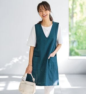 BELLUNA（ベルーナ）の「綿麻ドビー素材ジャンパードレス（ジャンパースカート）」｜デニムブルー