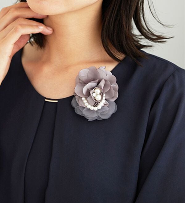 BELLUNA（ベルーナ）の「＜セレモニースタイル＞パール使いフラワーコサージュ（その他ファッション小物）」｜詳細画像