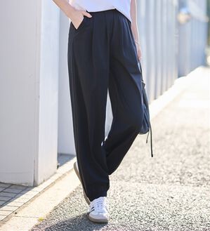 Viola e Viola（ヴィオラ エ ヴィオラ）の「伸びる！紫外線カット！さらテロイージージョガーパンツ（フルレングスパンツ）」｜ネイビー