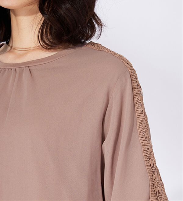 BELLUNA（ベルーナ）の「花柄レースシフォン重ねプルオーバー（カットソー）」｜詳細画像