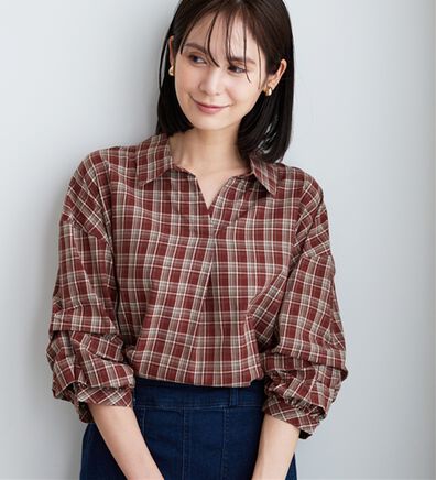 BELLUNA（ベルーナ）の「袖タックデザインスキッパーシャツ（ブラウス）」