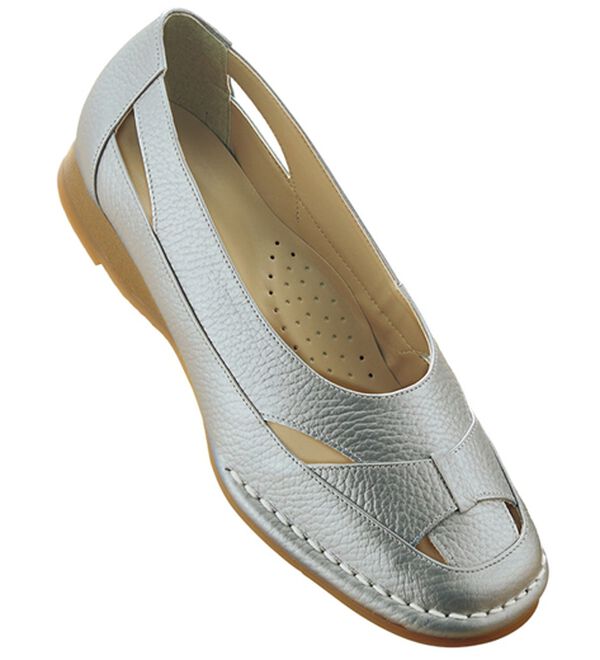 ルフラン（ルフラン）の「涼しげカットワークのカジュアルパンプス（パンプス）」｜シルバー