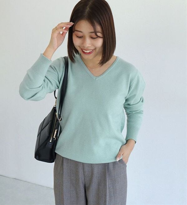 Pierrot（ピエロ）の「【Ｓ～３Ｌ】ネックが選べるプレミアムカシミヤタッチニット（ニット・セーター）」｜詳細画像