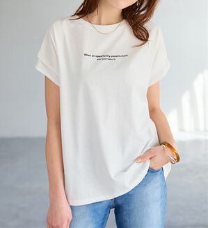 Viola e Viola（ヴィオラ エ ヴィオラ）の「脱普通！すっきり見え大人の上品Ｔシャツ（Tシャツ）」｜ホワイトミニロゴ