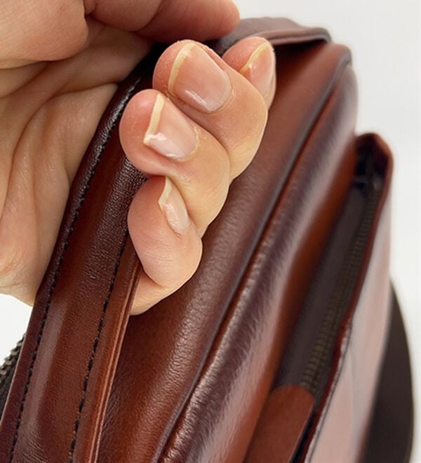 「日本製アンティーク調牛革ショルダーバッグ（メンズショルダーバッグ）」｜詳細画像