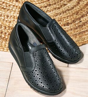 ルフラン（ルフラン）の「５Ｅゆったり履けるパンチングスリッポン（スリッポン）」｜ブラック