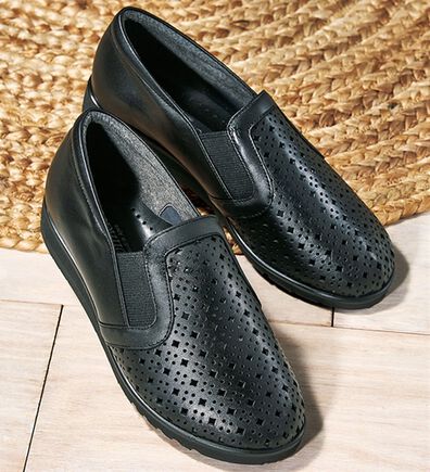 ルフラン（ルフラン）の「５Ｅゆったり履けるパンチングスリッポン（スリッポン）」